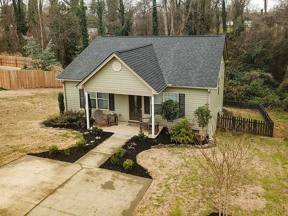 3rd image of 444 Blairwood Ct