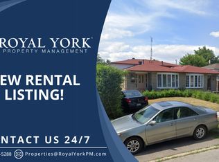 722 Consort Cres #1, Mississauga, ON L5C1J9