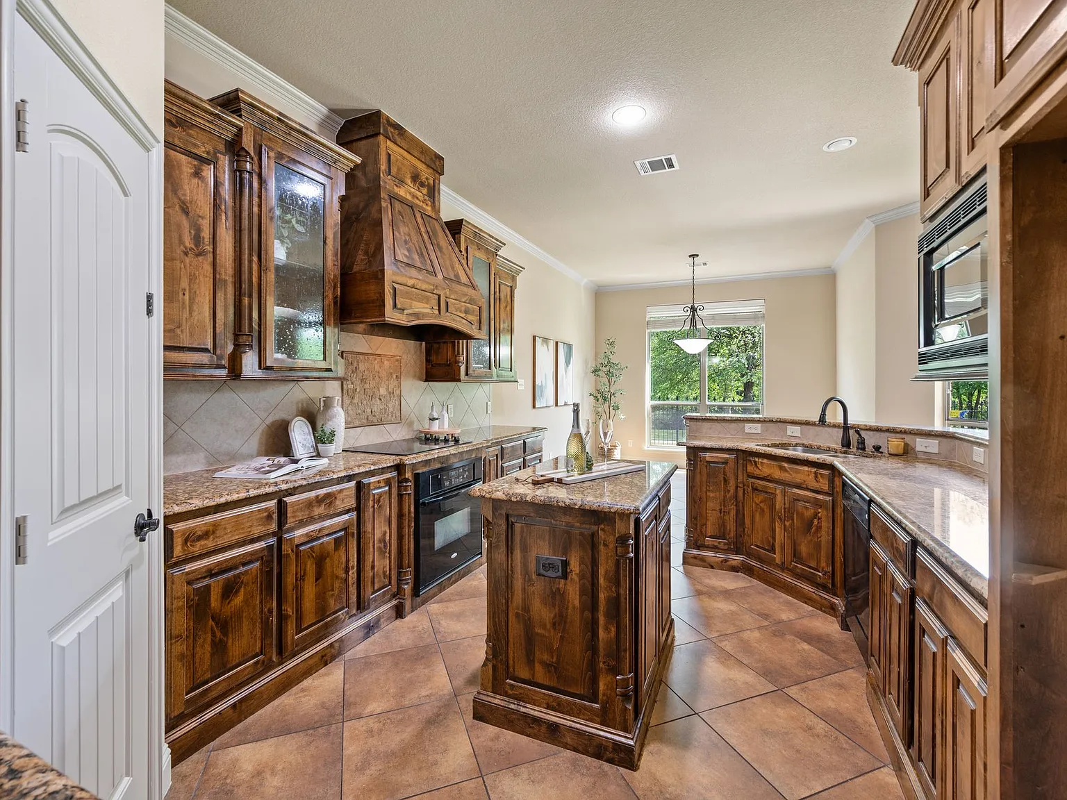 4 bed, 2.5 bath, 3115 sqft, $3,700 — Photo 4