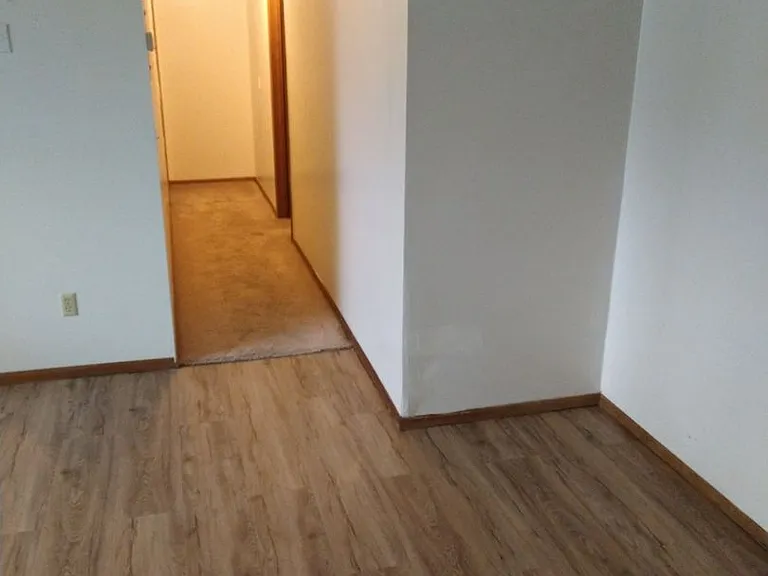 702 Imperial Dr — Photo 3