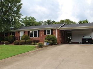 5012 Willow Dr, Boiling Springs, SC 29316