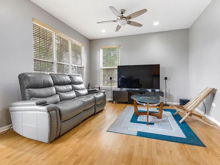 460 Vaughn Cir — Photo 5