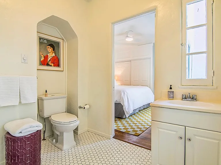 1442 N Hayworth Ave #A — Photo 15
