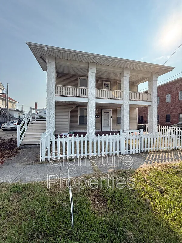 3 bed, 1.0 bath, 1300 sqft, $1,550 — Photo 2