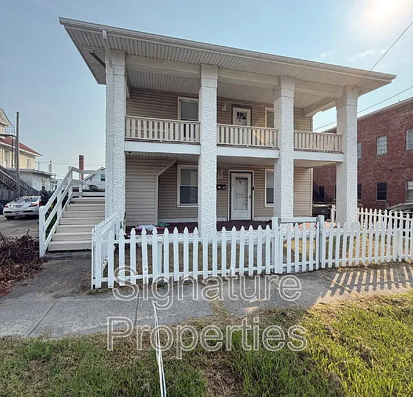 180 W Balview Ave #B — Photo 2