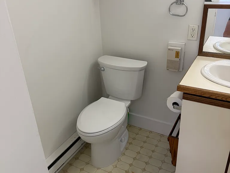 903 Newport St — Photo 39