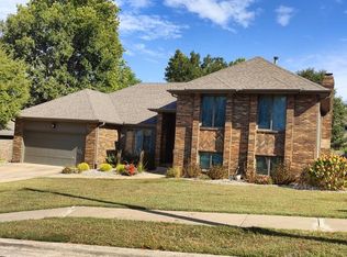 1173 W High Point St, Springfield, MO 65810