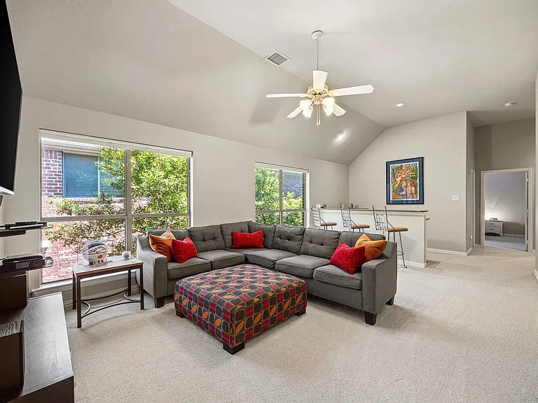 4750 Haverford Dr — Photo 15