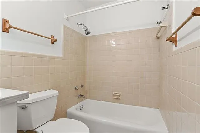 904 Bellecastle St — Photo 11