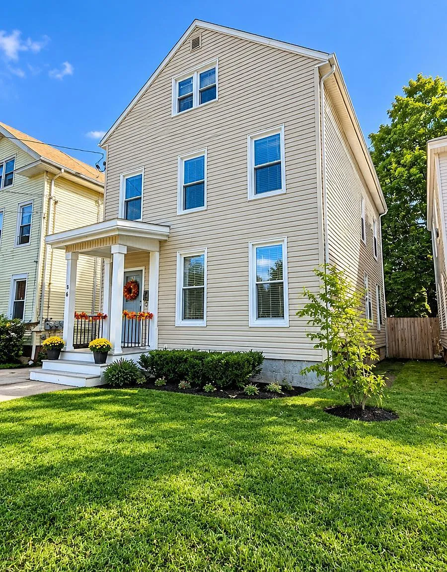 4 bed, 2.0 bath, 1920 sqft, $2,700 — Photo 1