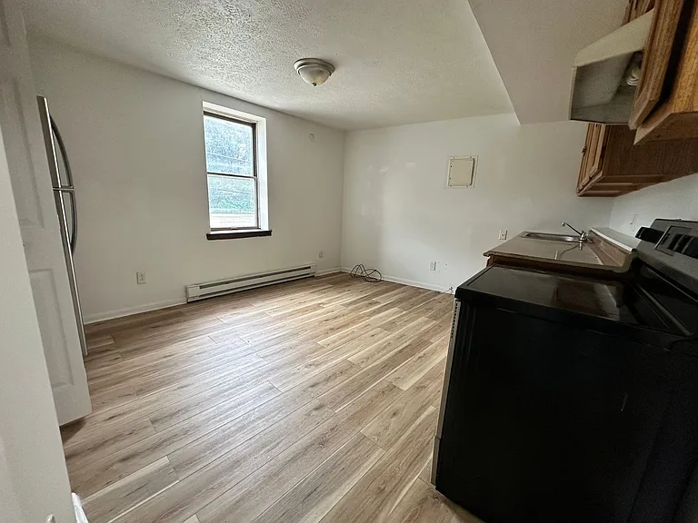 1025 Lynn Ave — Photo 9