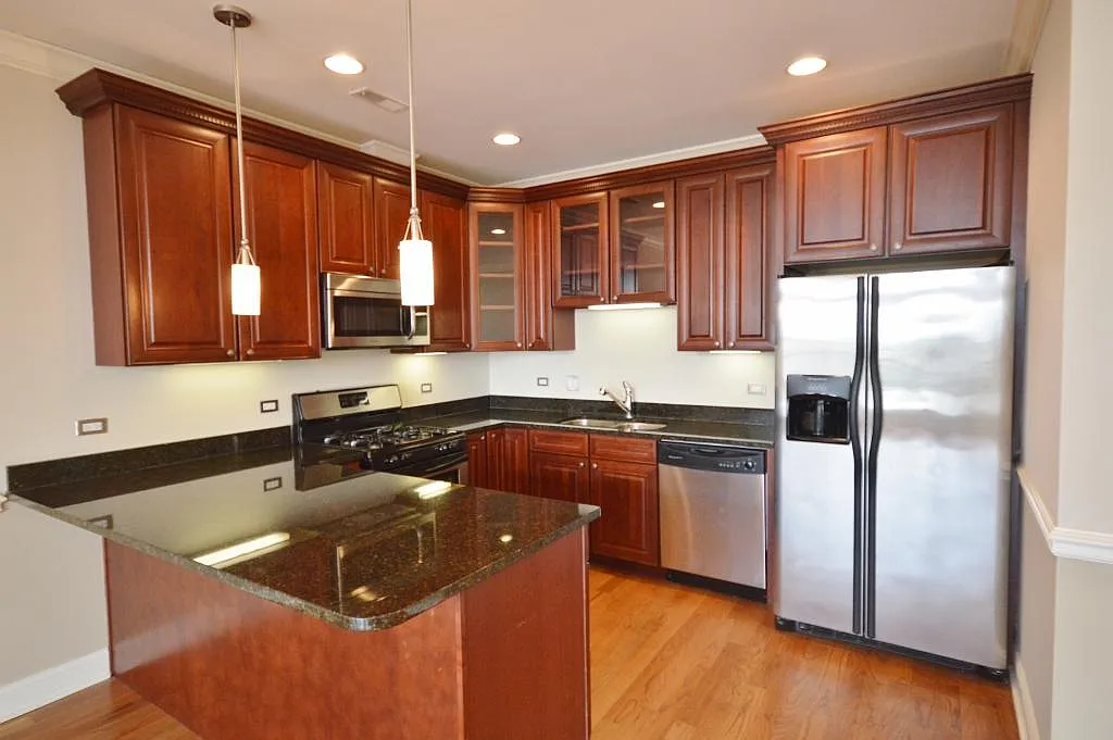 3 bed, $4,395 — Photo 1
