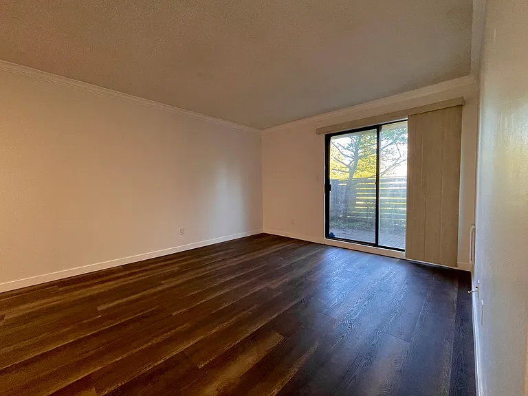 10580 Holly Park Ln #10580 — Photo 1