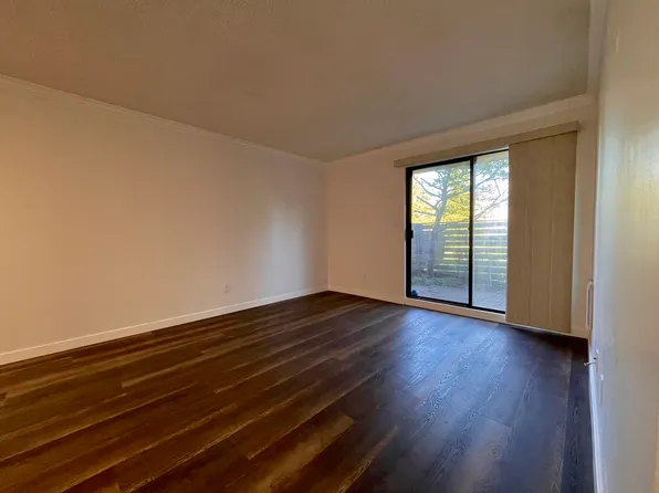 10580 Holly Park Ln #10580, Surrey, BC V3R 6X9