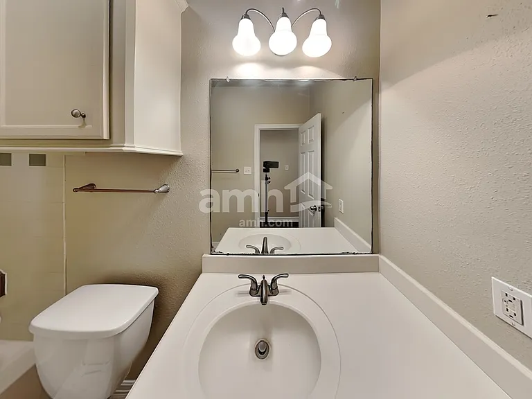 504 Forest Glen St — Photo 14