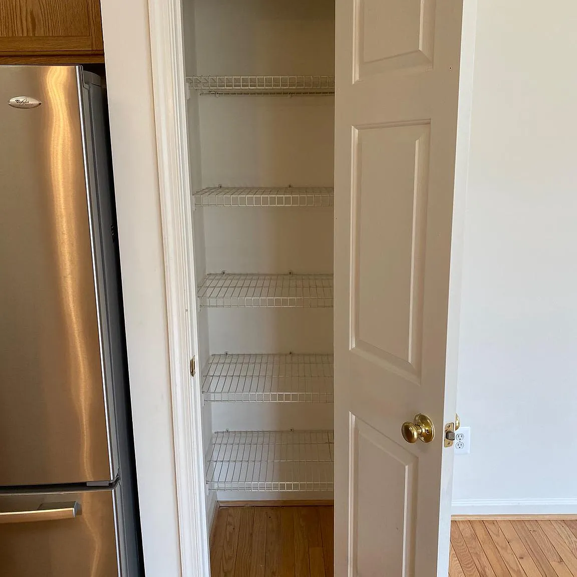 3 bed, 2.5 bath, 2564 sqft, $3,600 — Photo 4