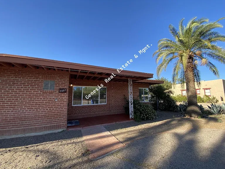 2803 E Lee St — Photo 2