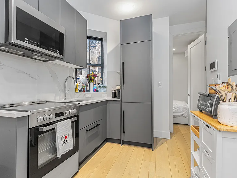 356 W 48th St #2D — Photo 8