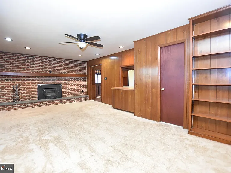 53 Odaniel Ave — Photo 10