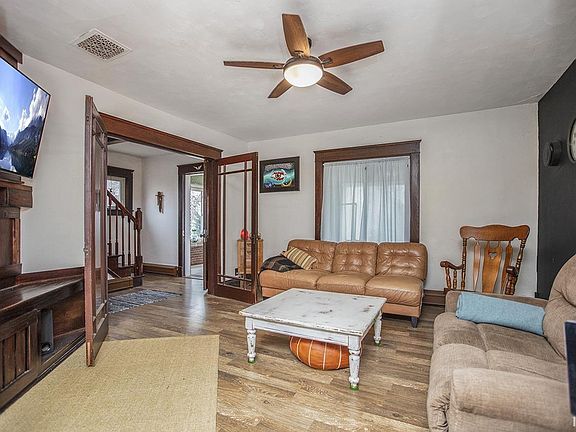 4th image of 19095 4th St