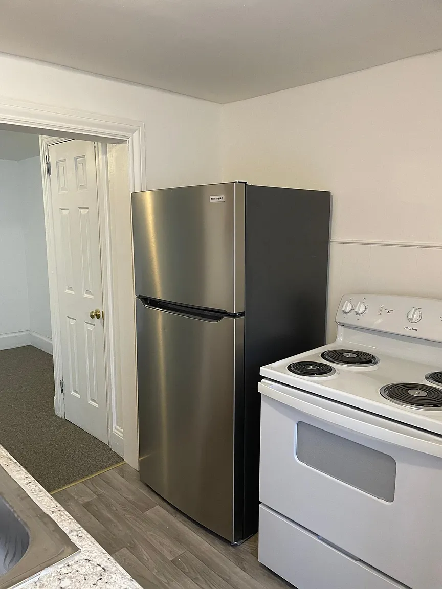 31 N Front St photo 1