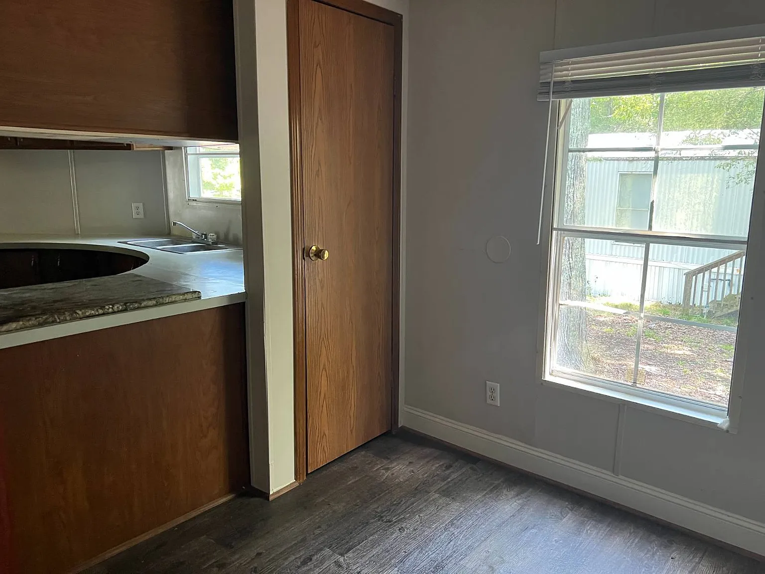 3 bed, 2.0 bath, 1280 sqft, $21,000 — Photo 4