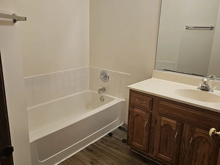 904 Carlisle Ave — Photo 4