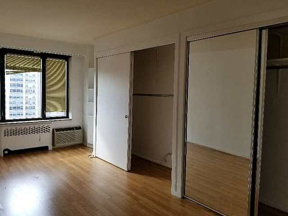 5th image of 3100 N Lake Shore Dr APT 1604
