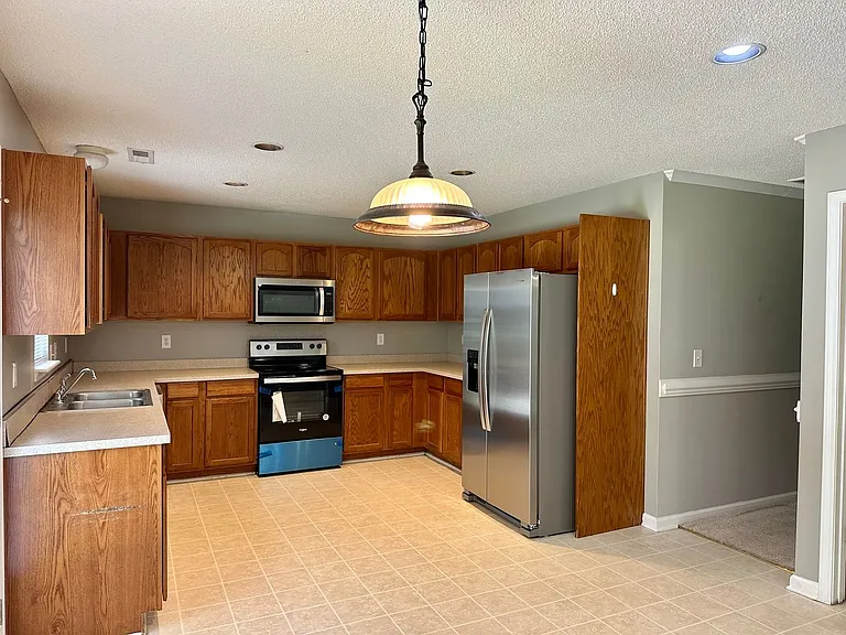 5091 Ballantine Dr — Photo 3
