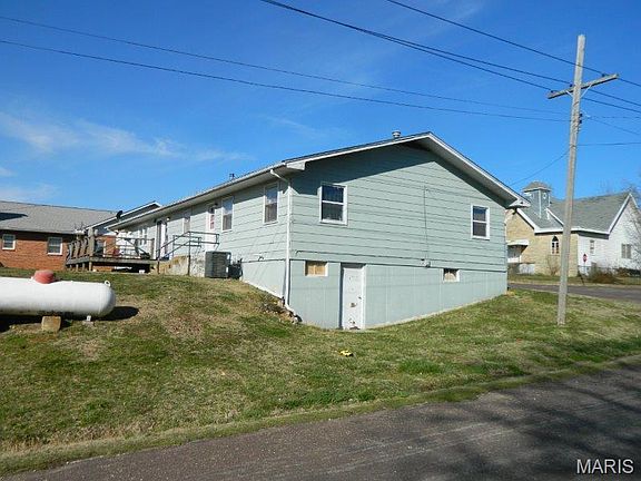 3rd image of 123 E 3rd St