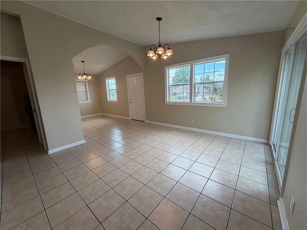 3 bed, 1.5 bath, 1004 sqft, $1,700 — Photo 2