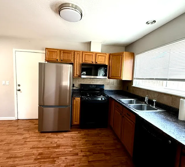 124 Danvers Ct — Photo 3
