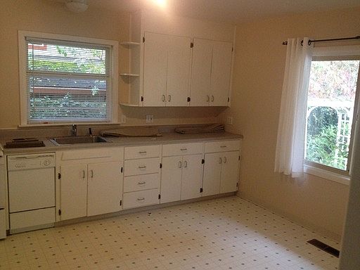 5th image of 136 NE 7th Ave APT B