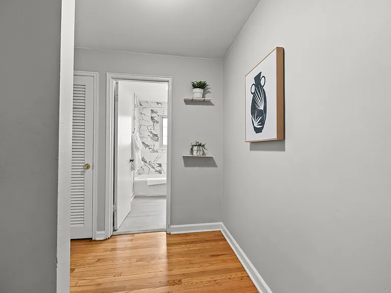 1744 E Broad St — Photo 3
