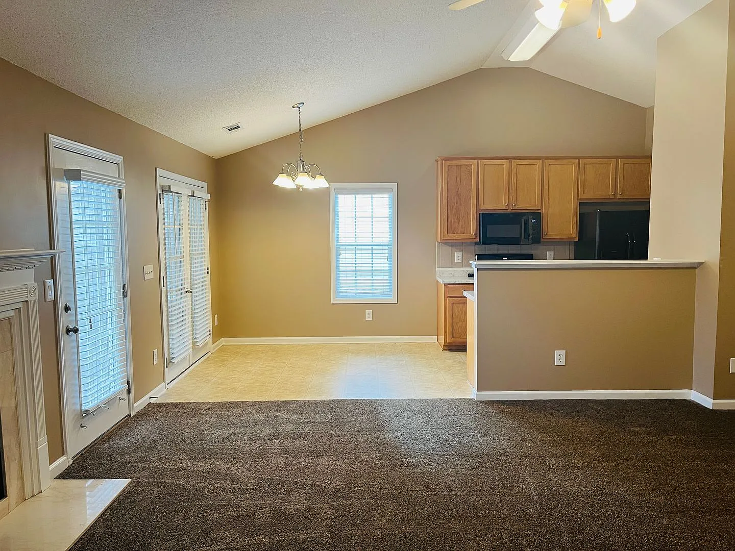 Welcome home! 3 Bedroom 2 Bath home in Summergrove Community! Must See! — Photo 3