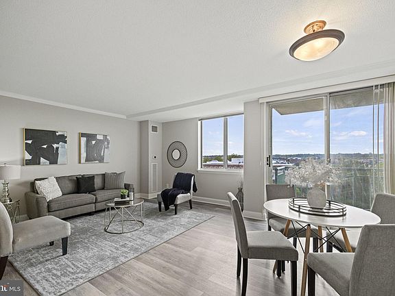 3rd image of 501 Slaters Ln APT 824