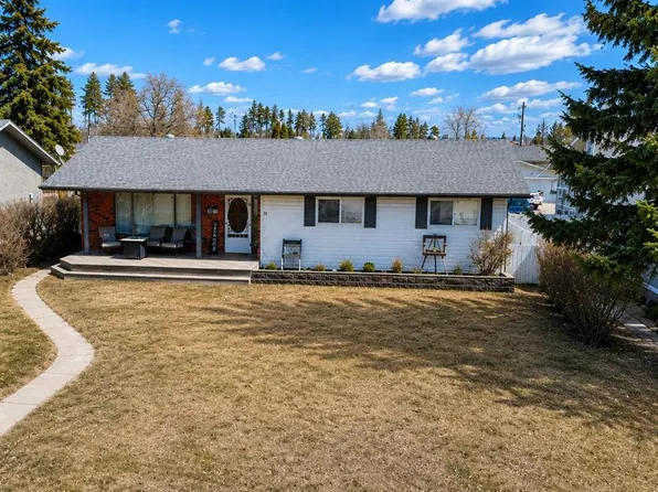 11 E Kallbom Cres, Whitecourt, AB T7S 1E2