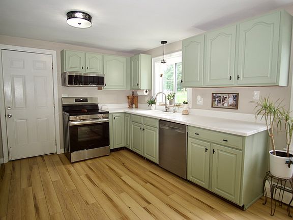 3rd image of 4 Williams Rd