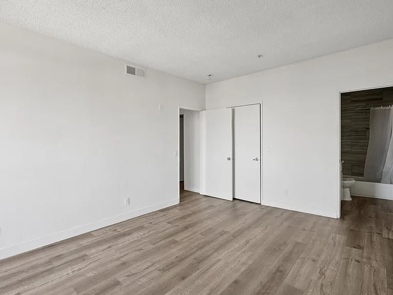 11657 Oxnard Str. — Photo 18