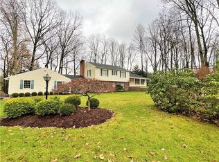 215 Raptor Cir, New Castle, PA 16105