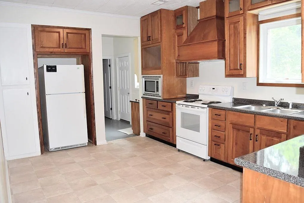 4 bed, 1500 sqft, $1,300 — Photo 3