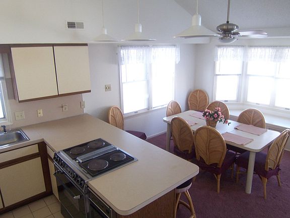 2nd image of 904 Saint Charles Pl #1