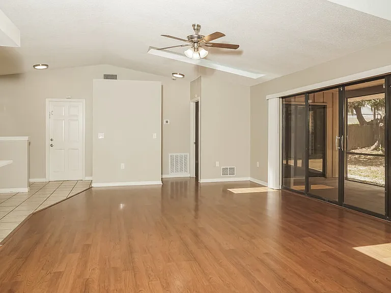 5785 Colonial Oaks Blvd — Photo 4