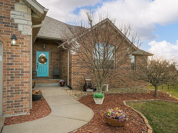 5th image of 1054 W Itaska Road