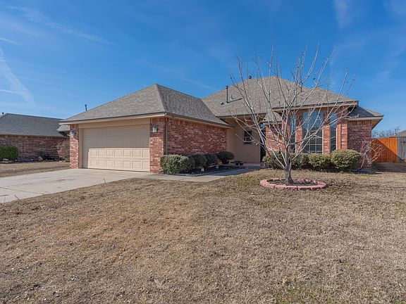 3rd image of 3905 Kensington Dr