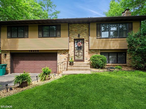 2nd image of 18406 Lakeview Point Dr NE