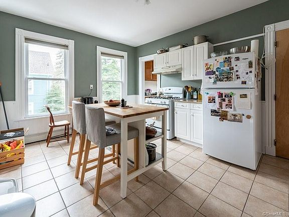3rd image of 86 Bishop St APT 2