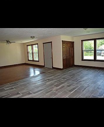 2nd image of 481 Sycamore Ave