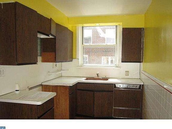 4th image of 1530 Devereaux Ave