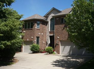 745 E Bauer Rd, Naperville, IL 60563